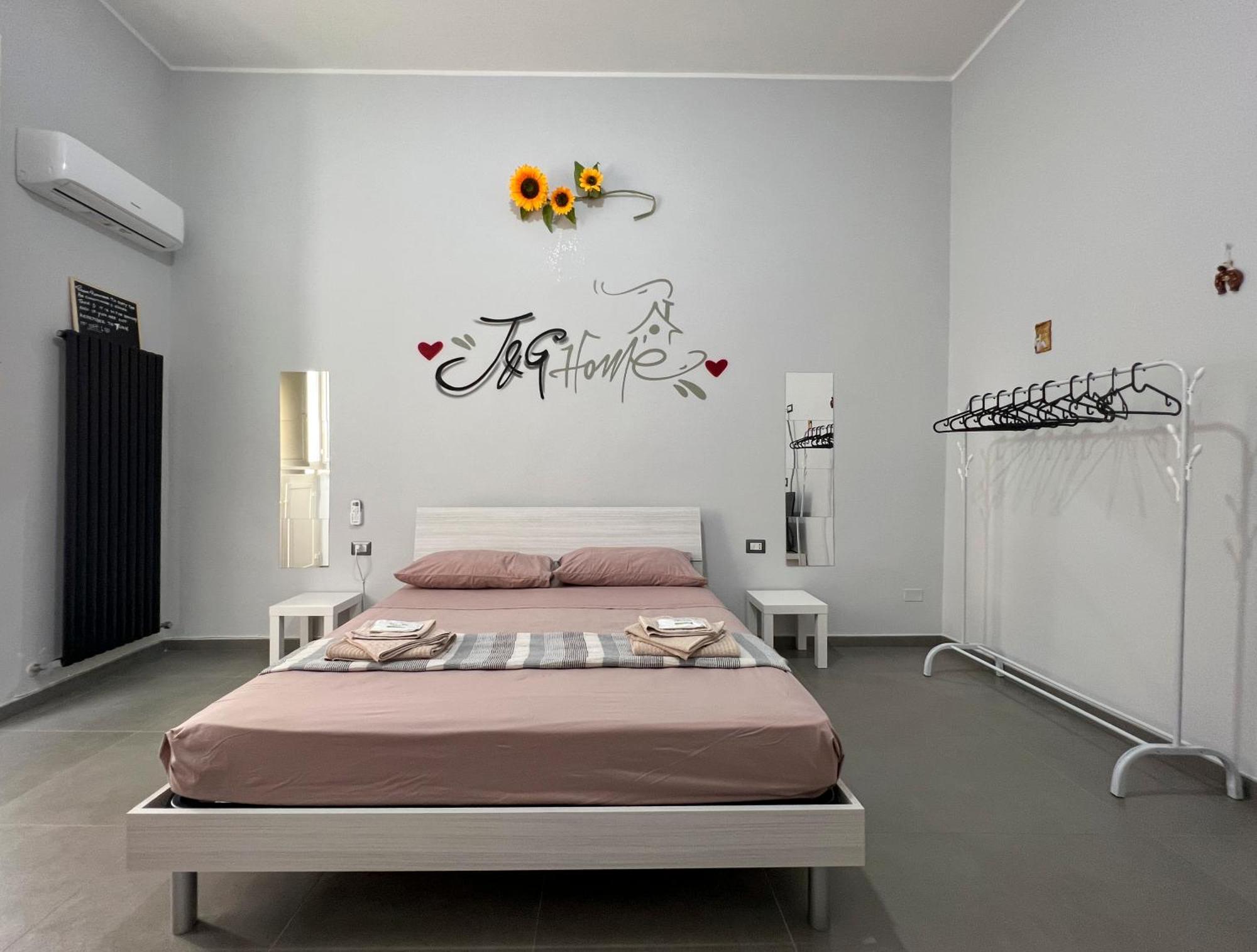 J&g Spaccanapoli Napoli